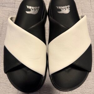 SOREL Viibe Platform Sandal in Black Size 8